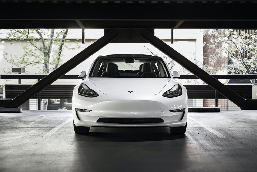 Aumentan las acciones en Wall Street tras la compra de 100 mil autos de Hertz a Tesla