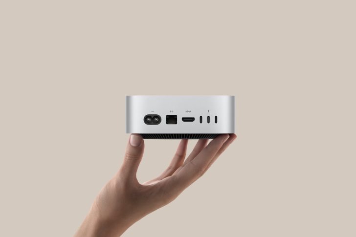 Mac mini M4: portátil con un banco de energía