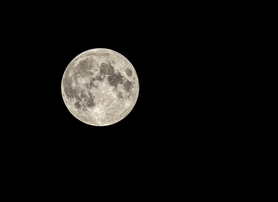 Microluna llena más lejana