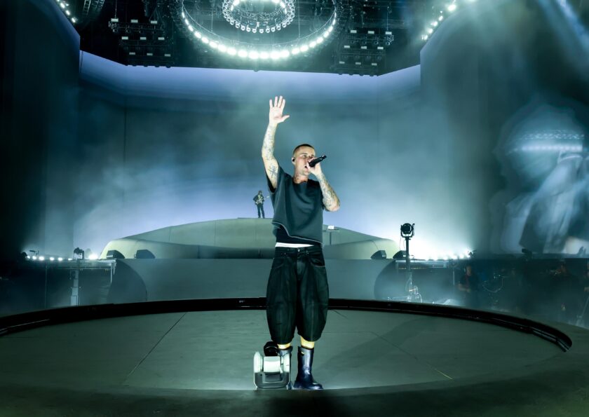Sony música Bieber Young
