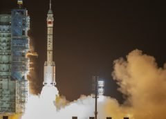 China envía una tripulación por un año con la mira en la Luna