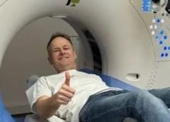 Fallece médico que experimentó terapia contra su cáncer cerebral