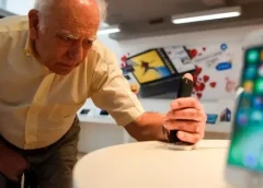 Brecha digital en la familia: Los errores más comunes al elegir un teléfono inteligente para un adulto mayor