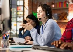 ¡Adiós a las esperas al teléfono! España impone atención en tres minutos