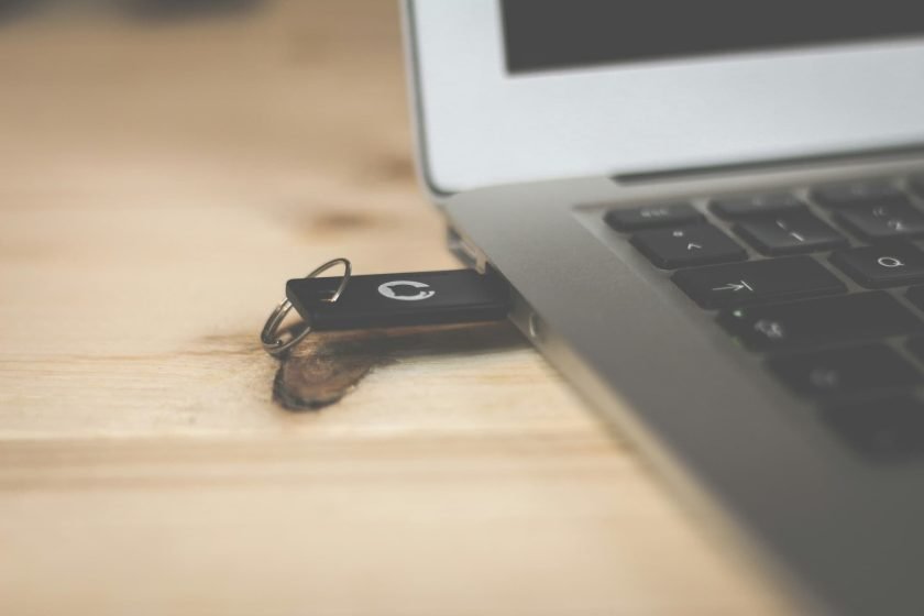 Microsoft malware USB CryptoBandits