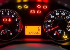 El semáforo del terror en tu auto: 5 luces del tablero que ignoras y te dejarán a pie