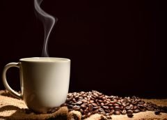 El secreto químico en tu taza: descubre qué genera realmente esa bebida perfecta
