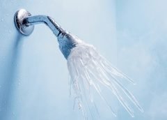 ¡No lo hagas! Por qué el agua helada arruina tu descanso en la ola de calor