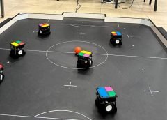 ¡Robots jugando fútbol! Así compiten los estudiantes de García en el nuevo torneo tecnológico