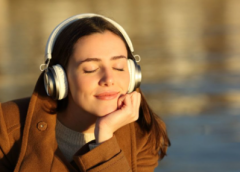 ¿Escuchar música reduce el riesgo de demencia? Esto dice un estudio
