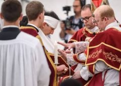 Cisma en la Iglesia católica: grupo lefebvriano ordena cuatro obispos sin autorización del Papa y enfrenta excomunión