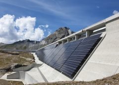 Suiza instala 5.000 paneles solares alpinos utilizando la nieve a su favor