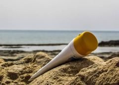 El impacto del protector solar en los océanos: por qué se restringe su uso en el mar y cómo proteger tu piel