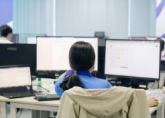 ¡El fin de los generalistas! La IA obliga a los jóvenes de la Generación Z a ser geeks versátiles o especialistas