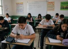 Docentes debatirán el uso de celulares en las aulas durante la consulta nacional de la SEP