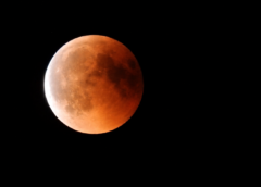Apunta esta fecha: el 28 de agosto habrá un eclipse lunar casi total y la Luna se verá rojiza