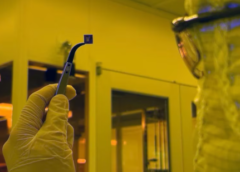 MIT crea dispositivo nanomecánico que imita neuronas y combina memoria y cálculo