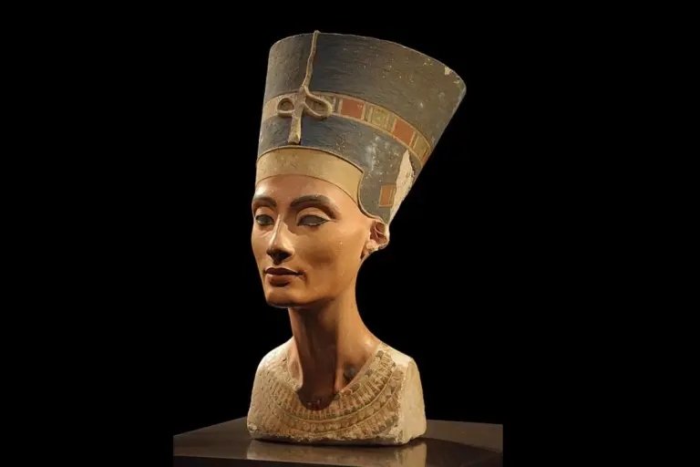 Tecnología microgravimetría tumba Nefertiti