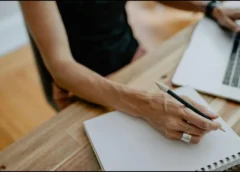 Cuáles son las diferencias científicas entre escribir a mano y de forma digital