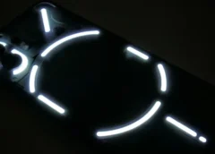 ¡Adiós al exceso de pantallas! Descubre la nueva interfaz Glyph que te avisa quién te llama con luces